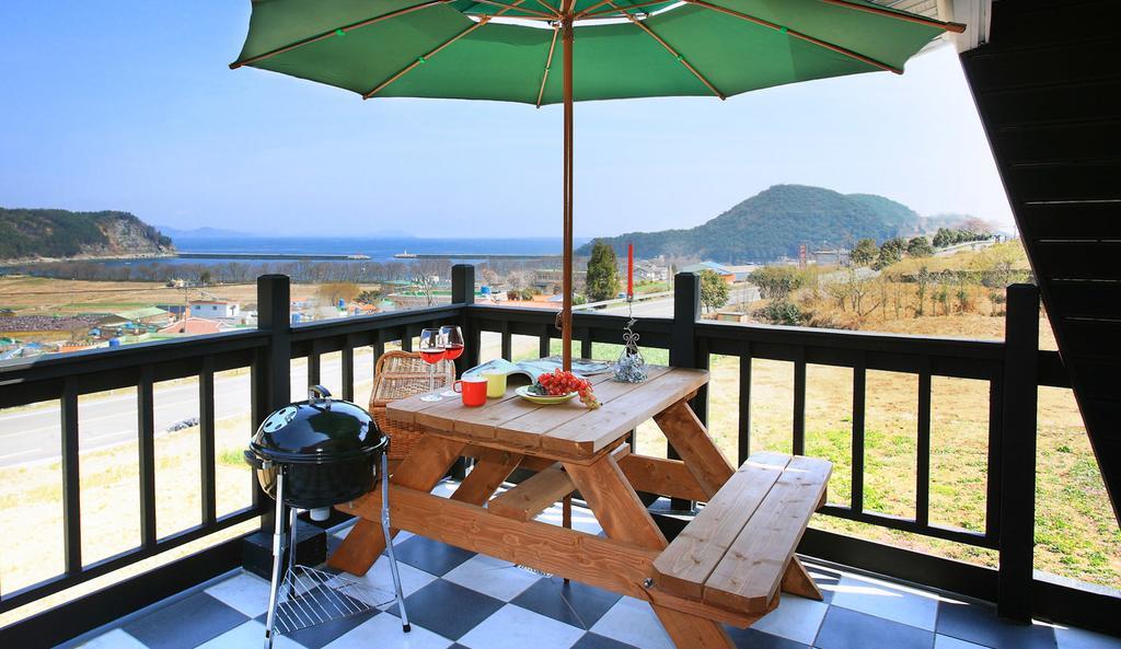 Bluesean Pension Namhae Exterior foto