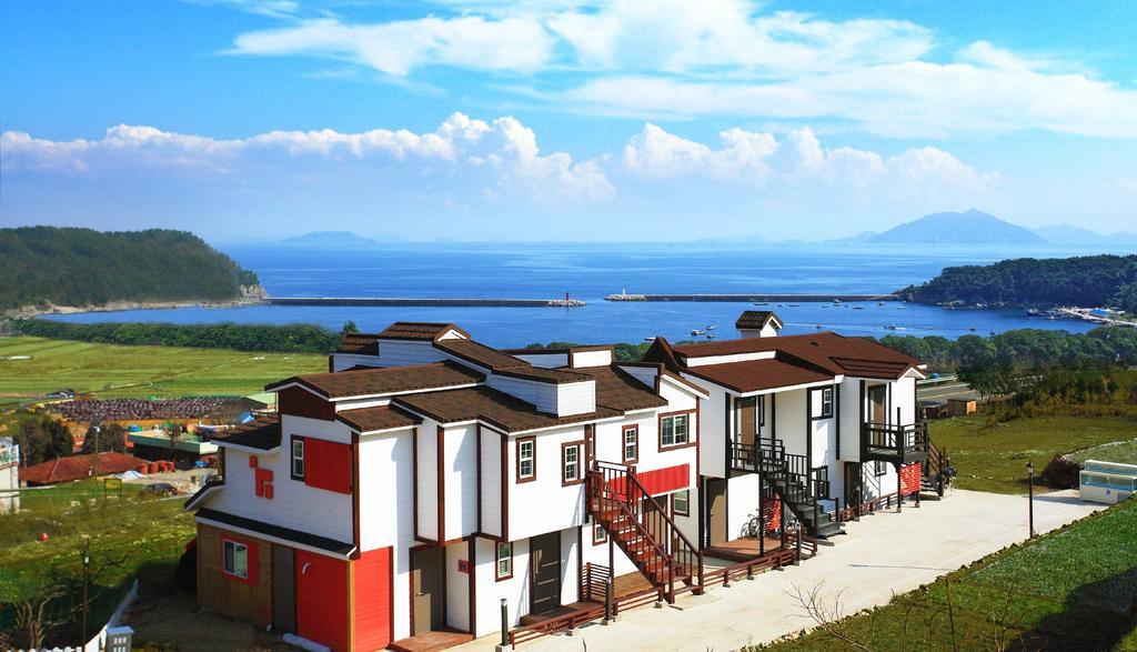 Bluesean Pension Namhae Exterior foto